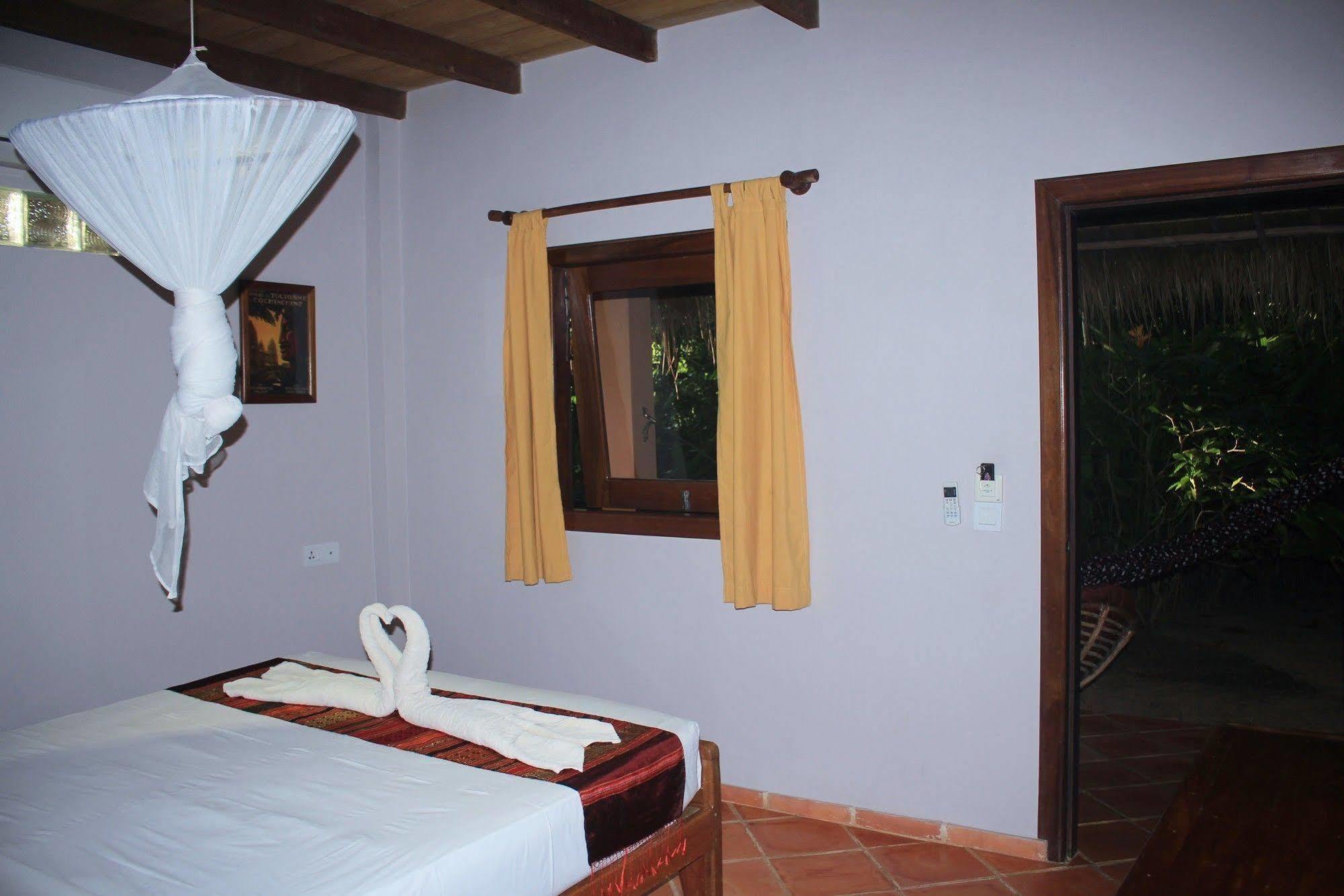 Botanica pensión Kep Exterior foto