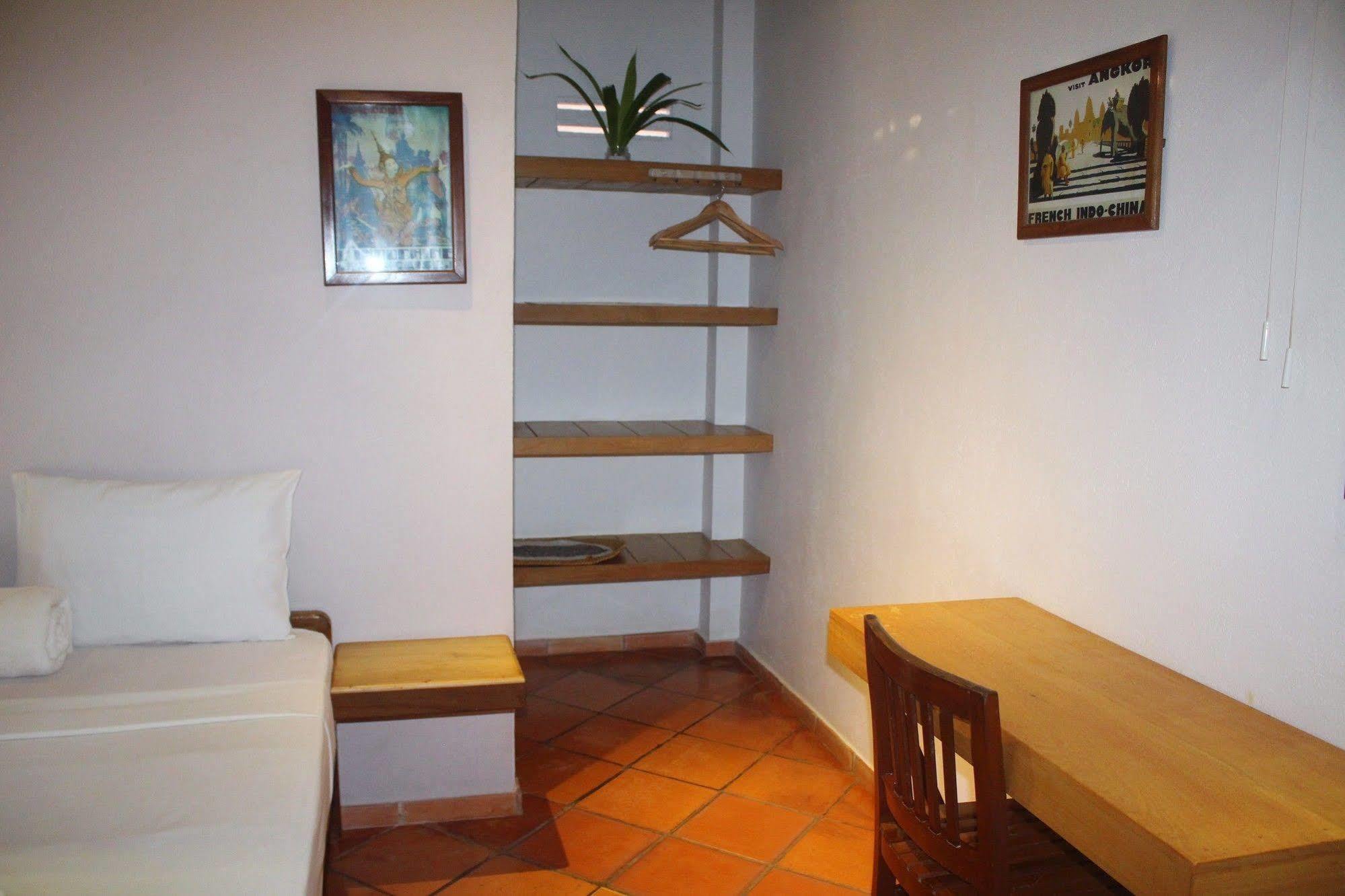 Botanica pensión Kep Exterior foto
